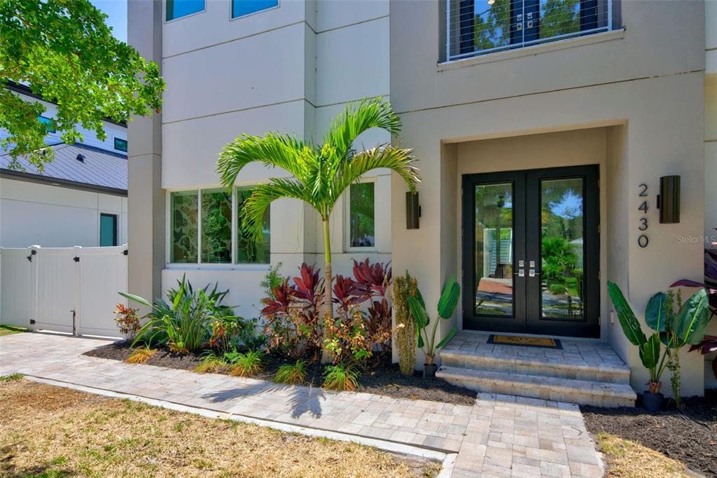 2430 FLOYD STREET, SARASOTA, FL 34239 — zdjęcie 4