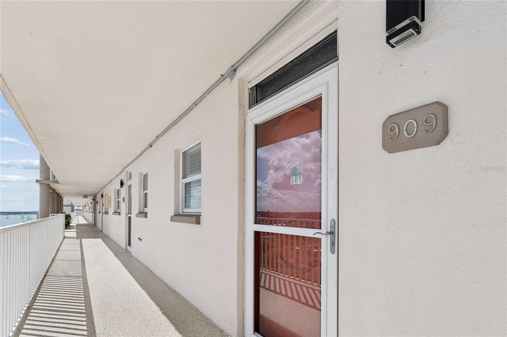 5980 SHORE BOULEVARD S # 909, GULFPORT, FL 33707