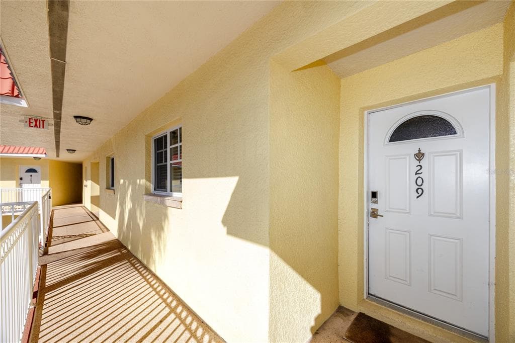 4103 GULF BOULEVARD # 209, ST PETE BEACH, FL 33706 — zdjęcie 3