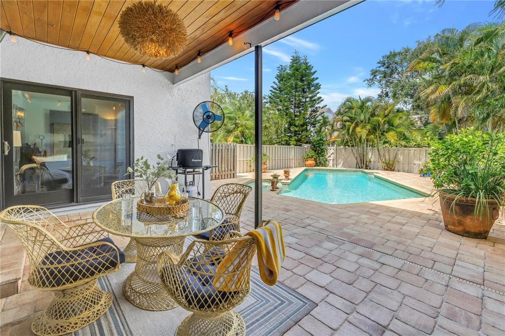 990 SAN CARLOS COURT NE, ST PETERSBURG, FL 33702 — zdjęcie 2
