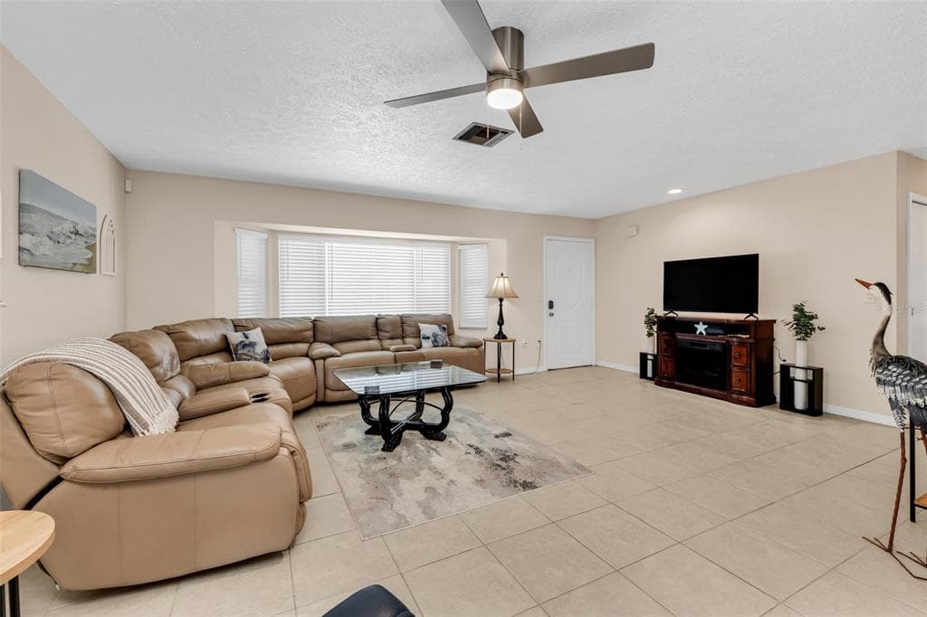 82 ROTONDA CIRCLE, ROTONDA WEST, FL 33947 — zdjęcie 4
