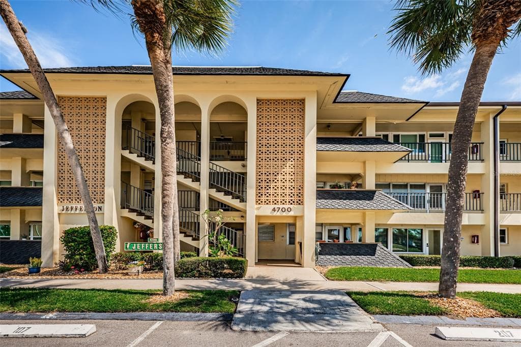 4700 COVE CIRCLE # 208, ST PETERSBURG, FL 33708