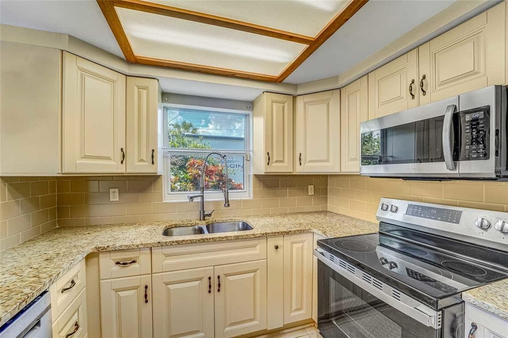 8542 BETTY STREET, PORT RICHEY, FL 34668 — zdjęcie 3