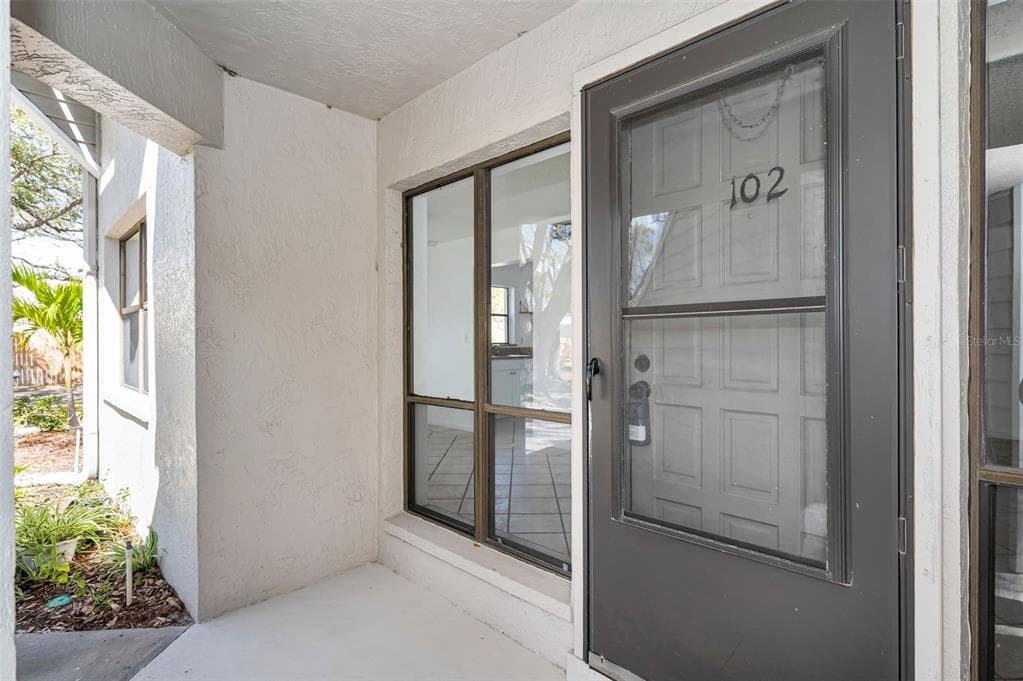 10626 LONGWOOD DRIVE # 102, SEMINOLE, FL 33777 — zdjęcie 2