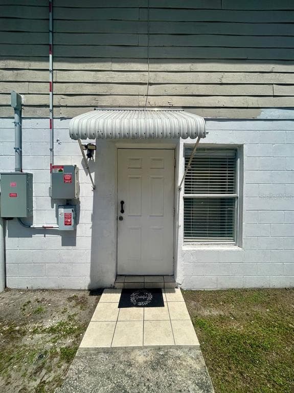 7302 WOODHALL COURT, TAMPA, FL 33634