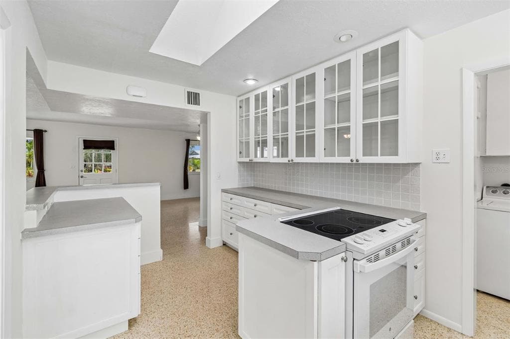 830 LA JOLLA AVENUE, SUN CITY CENTER, FL 33573 — zdjęcie 4