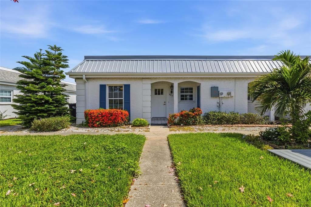 9821 HERNANDO COURT, BRADENTON, FL 34210
