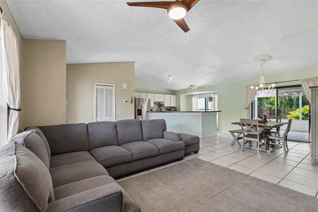 6805 LONGPOINTE WAY, TAMPA, FL 33615 — zdjęcie 2