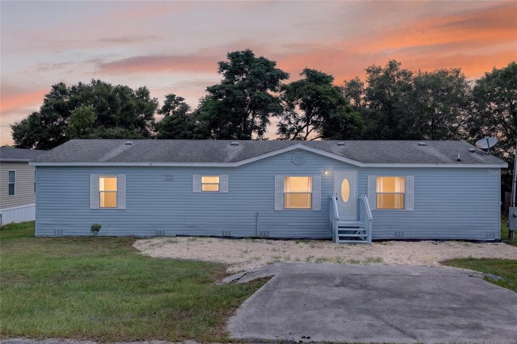 225 SKYLINE DRIVE, LADY LAKE, FL 32159