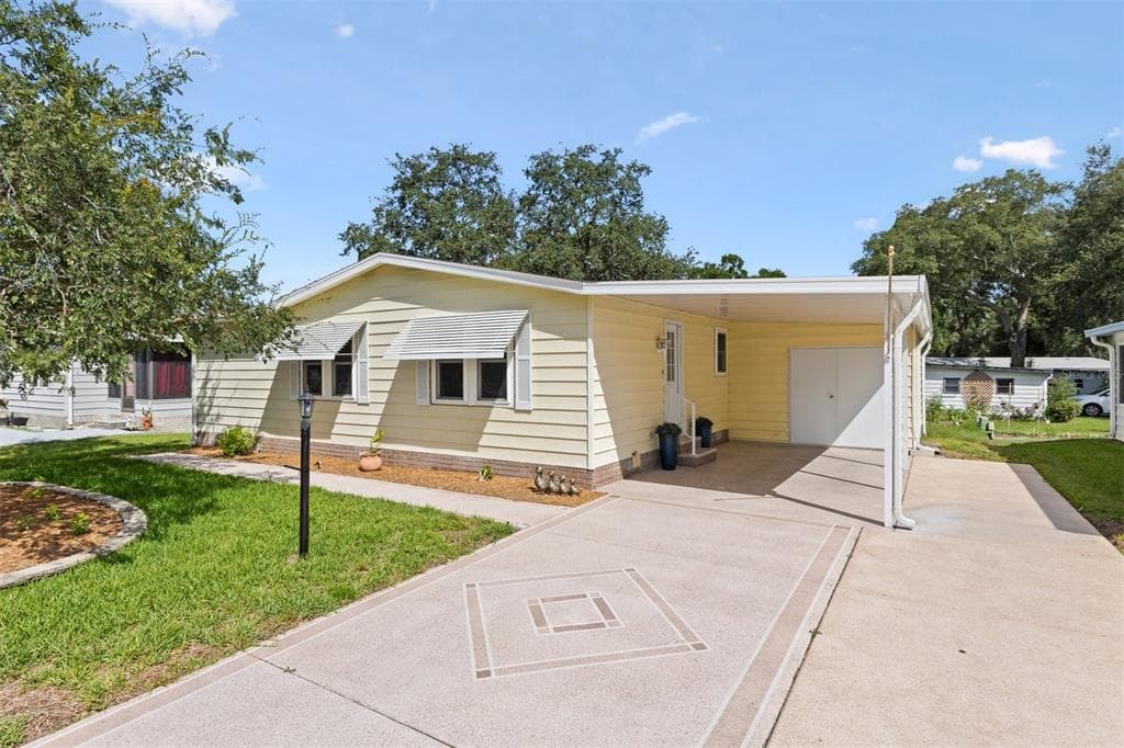 1726 HILTON HEAD BOULEVARD, LADY LAKE, FL 32159
