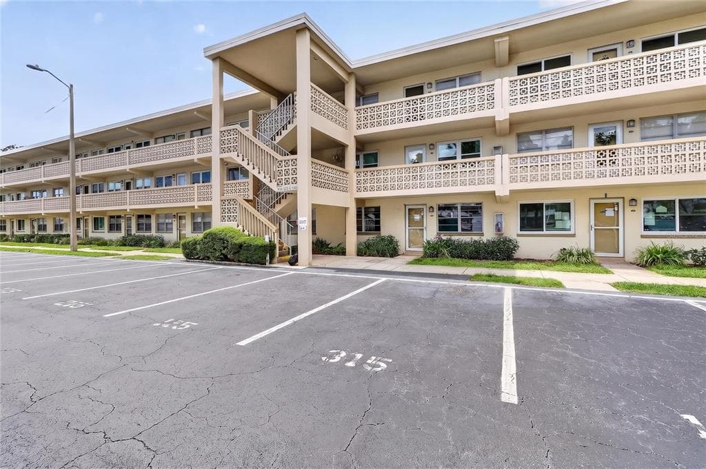 951 79TH AVENUE N # 115, ST PETERSBURG, FL 33702 — zdjęcie 2