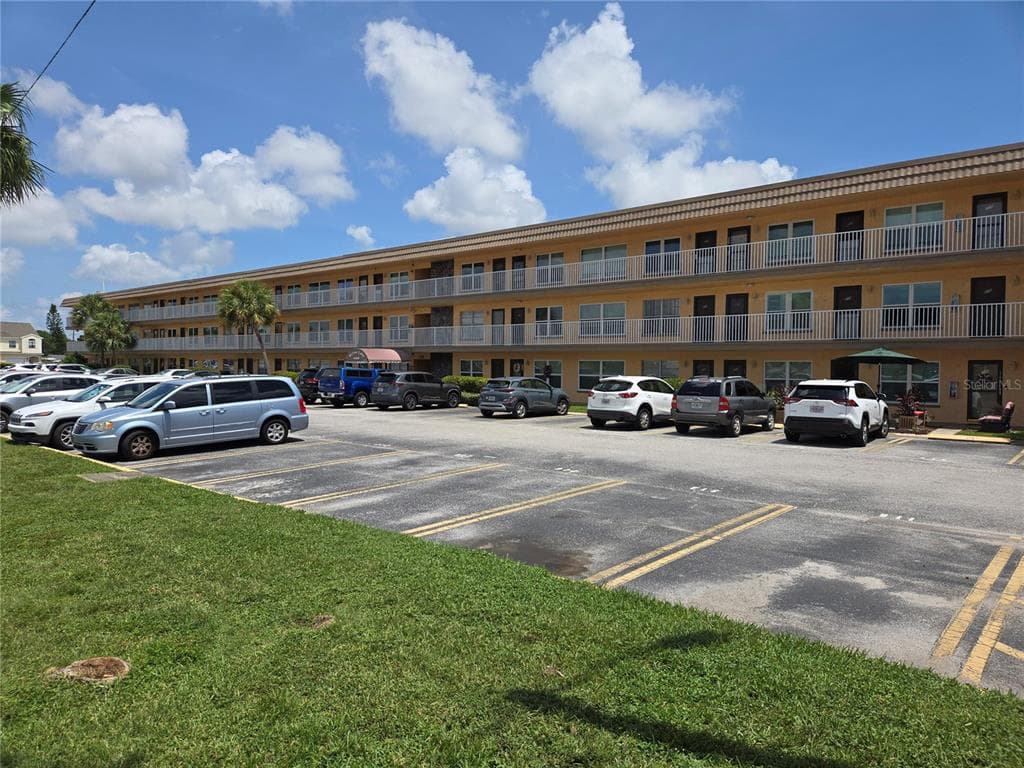 6400 46TH AVENUE N # 305, KENNETH CITY, FL 33709