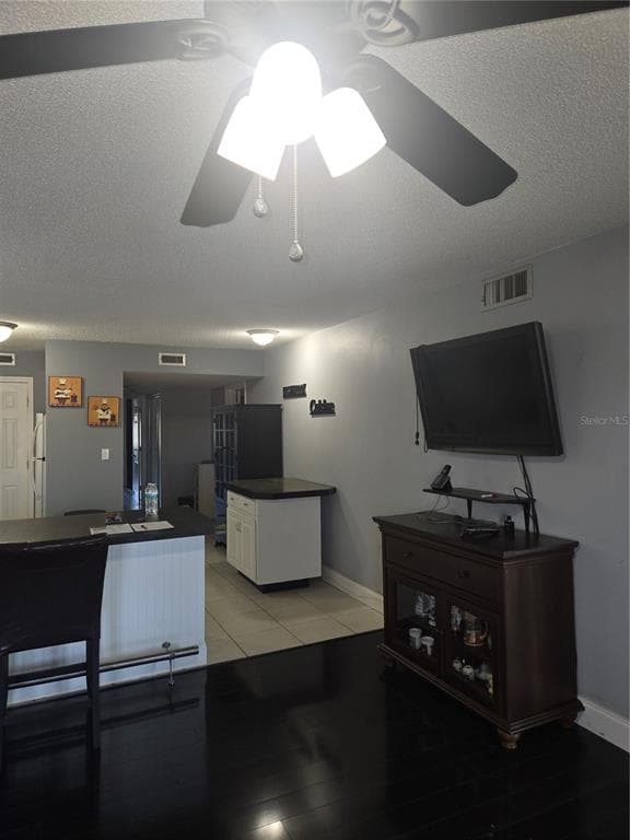 6400 46TH AVENUE N # 305, KENNETH CITY, FL 33709 — zdjęcie 4