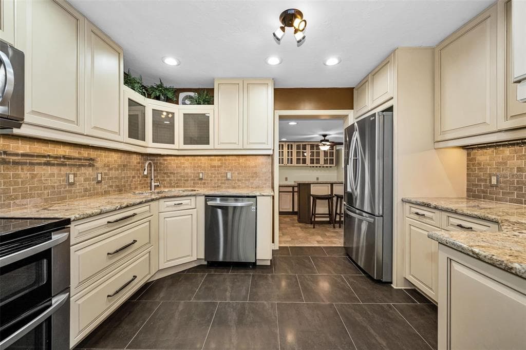 6701 ORCHARD DRIVE N, ST PETERSBURG, FL 33702 — zdjęcie 2
