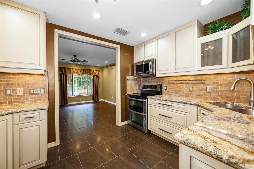 6701 ORCHARD DRIVE N, ST PETERSBURG, FL 33702 — zdjęcie 3