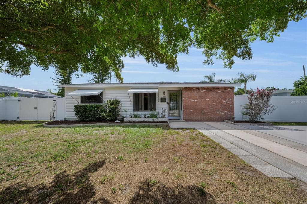 6701 ORCHARD DRIVE N, ST PETERSBURG, FL 33702