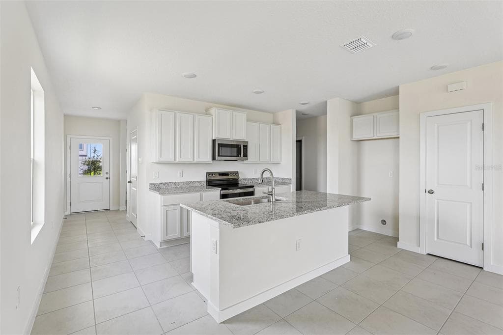 1940 DIAMOND HEAD CIRCLE, HAINES CITY, FL 33844 — zdjęcie 4
