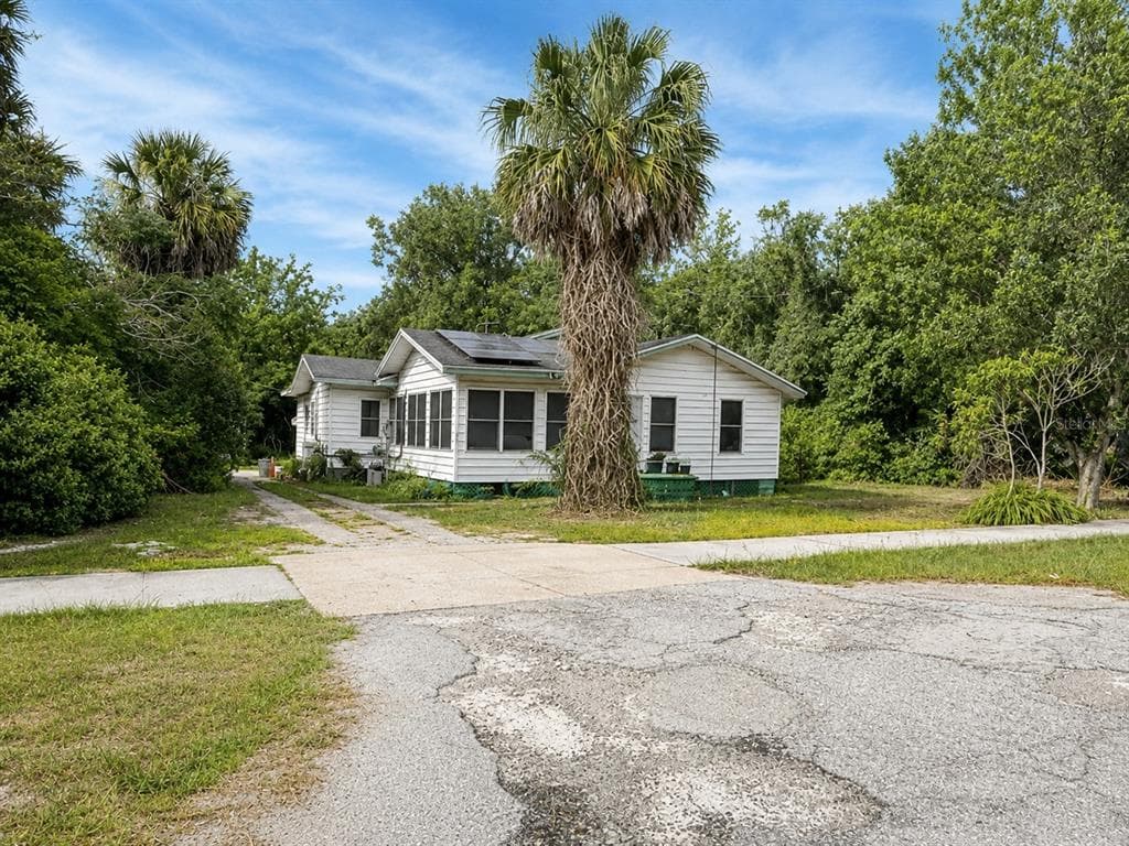 1805 E ORANGE AVENUE, EUSTIS, FL 32726