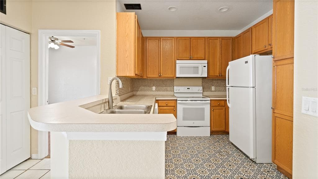 2586 GRAND CENTRAL PARKWAY # 3, ORLANDO, FL 32839 — zdjęcie 2