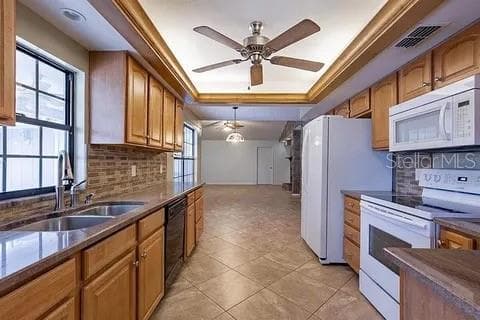 7528 RIVER COUNTRY DRIVE, WEEKI WACHEE, FL 34607 — zdjęcie 2