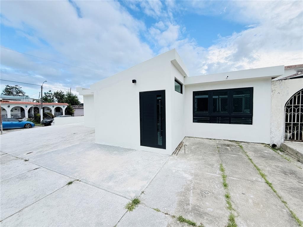 TRIPLEX HOUSE Calle 5 D1 EXT. BUSO, HUMACAO, PR 00791