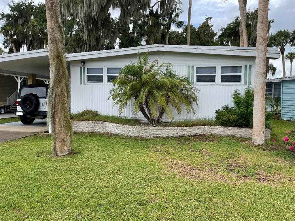 112 PALM DRIVE # B, EUSTIS, FL 32726