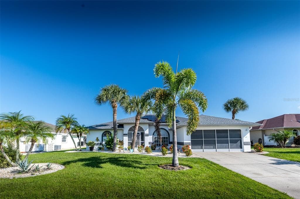 538 W CASHEW, PUNTA GORDA, FL 33955