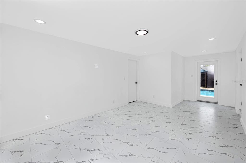 4095 LOCUST STREET NE, ST PETERSBURG, FL 33703 — zdjęcie 4