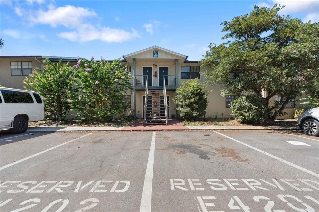 204 PINE TULIP COURT # 201, TAMPA, FL 33612