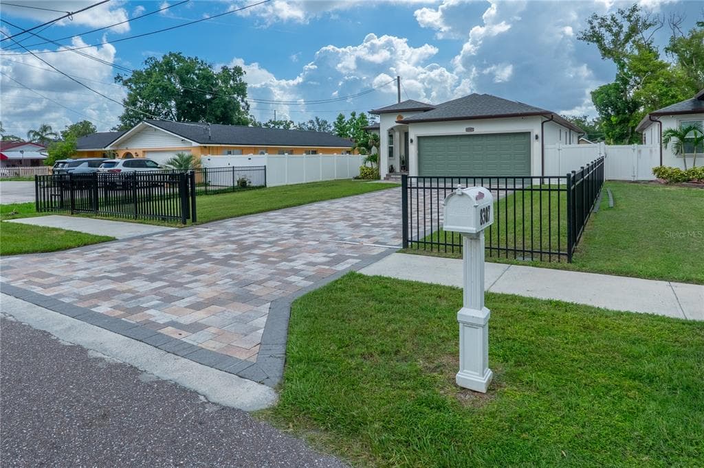 8307 N GOMEZ AVENUE, TAMPA, FL 33614 — zdjęcie 3