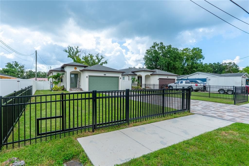 8307 N GOMEZ AVENUE, TAMPA, FL 33614 — zdjęcie 4