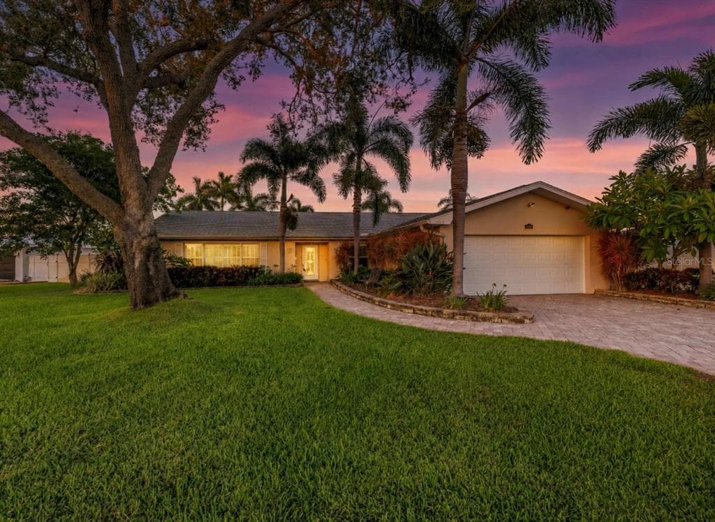 1820 TANGLEWOOD DRIVE NE, ST PETERSBURG, FL 33702