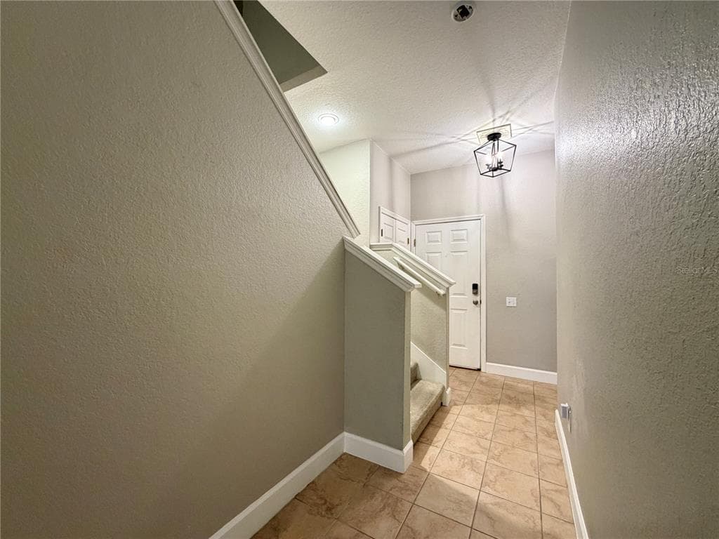 526 101ST AVENUE N, ST PETERSBURG, FL 33702 — zdjęcie 4