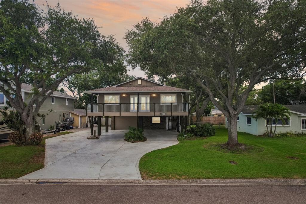 300 90TH AVENUE NE, ST PETERSBURG, FL 33702