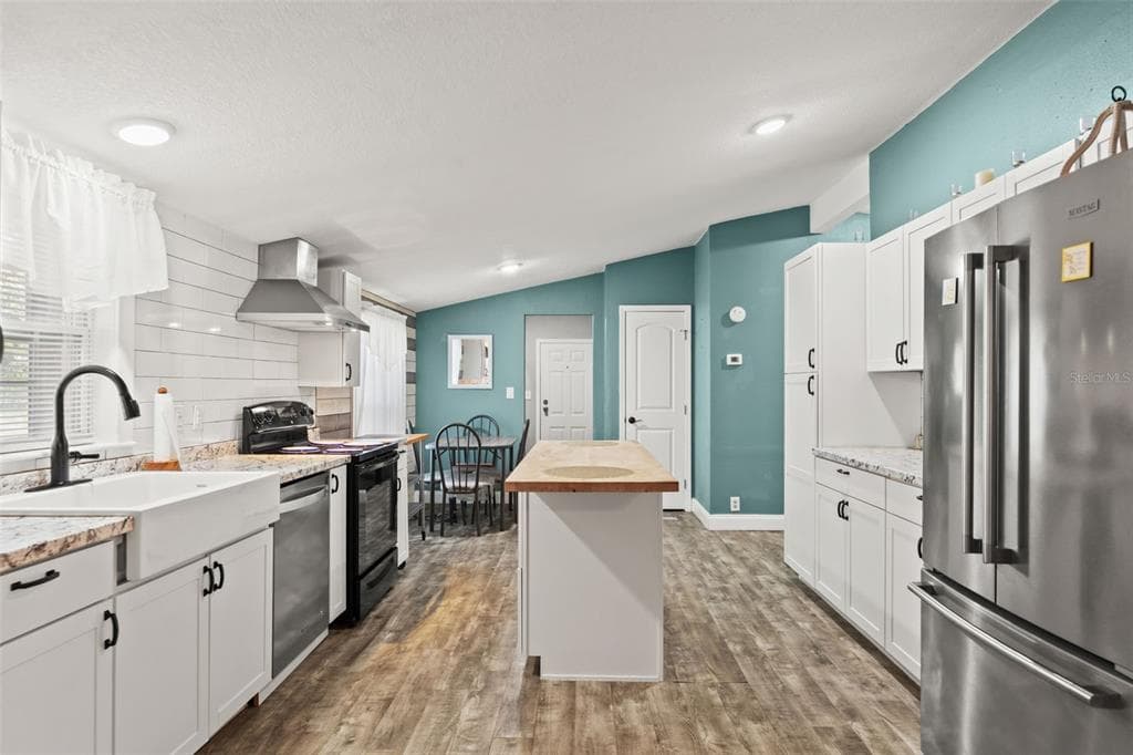 7876 RIDGE ROAD, WEEKI WACHEE, FL 34613 — zdjęcie 4