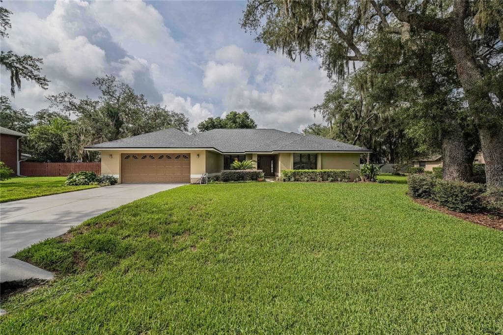 1749 LADY BOWERS TRAIL, LAKELAND, FL 33809