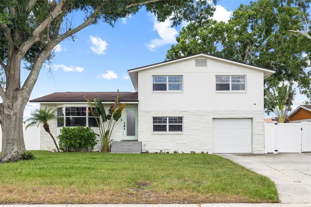 10716 DONBRESE AVENUE, TAMPA, FL 33615 — zdjęcie 2