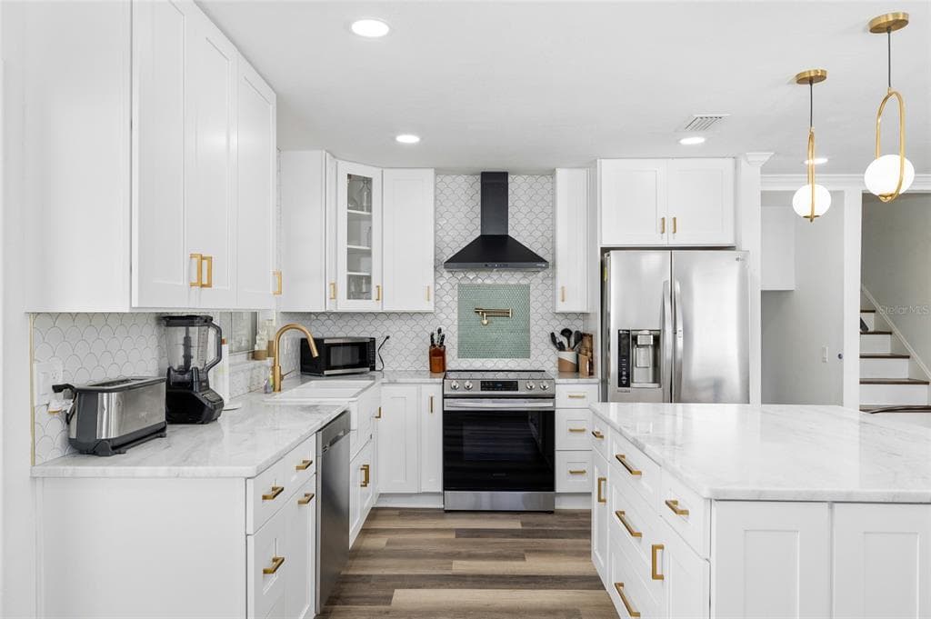 10716 DONBRESE AVENUE, TAMPA, FL 33615 — zdjęcie 5