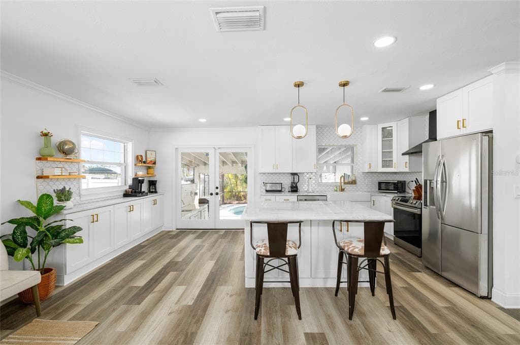 10716 DONBRESE AVENUE, TAMPA, FL 33615 — zdjęcie 4