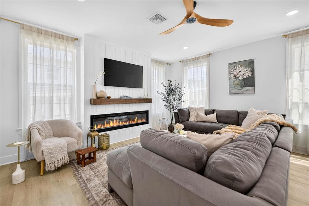 1717 MASSACHUSETTS AVENUE NE, ST PETERSBURG, FL 33703 — zdjęcie 5