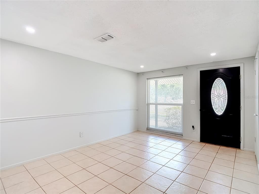 7916 WOODGROVE CIRCLE, TAMPA, FL 33615 — zdjęcie 3