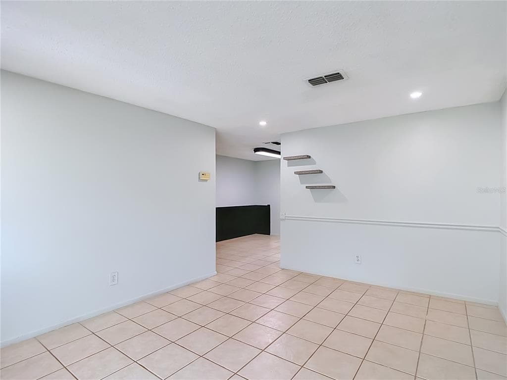 7916 WOODGROVE CIRCLE, TAMPA, FL 33615 — zdjęcie 5