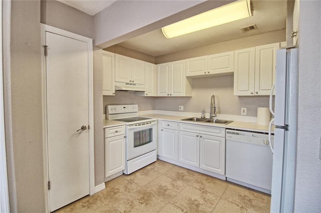 13760 ORANGE SUNSET DRIVE # 201, TAMPA, FL 33618 — zdjęcie 5
