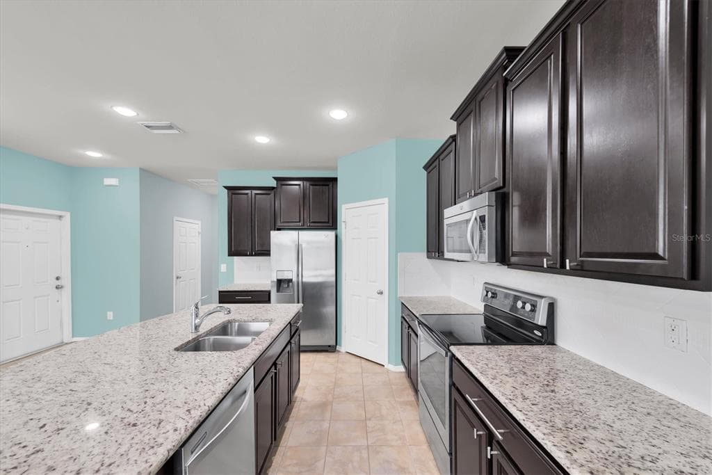 4958 WHITE SANDERLING COURT, TAMPA, FL 33619 — zdjęcie 4