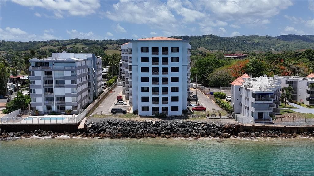 Condominiom Victoria Del CARR 429 KM .5 INTERIOR OESTE BARRIO CALVACHE # F-1, RINCON, PR 00677 — zdjęcie 2