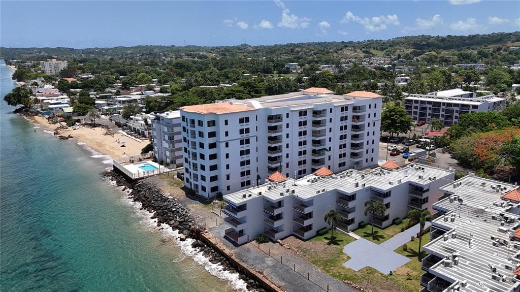 Condominiom Victoria Del CARR 429 KM .5 INTERIOR OESTE BARRIO CALVACHE # F-1, RINCON, PR 00677