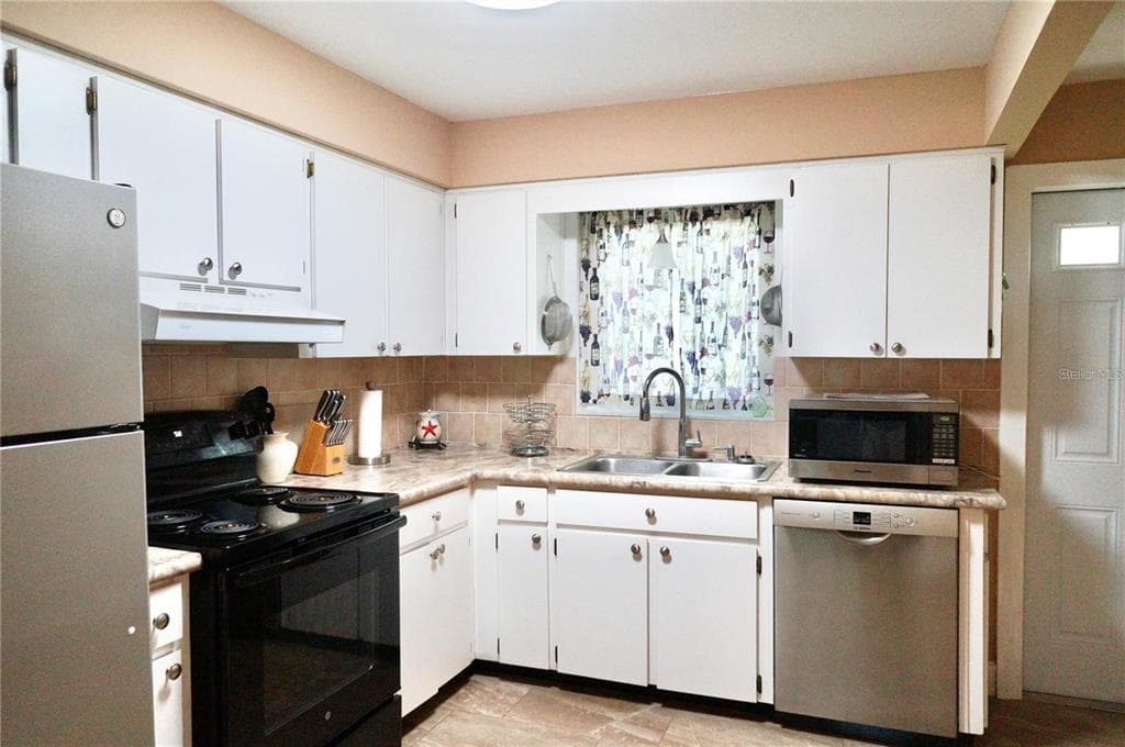 6890 VERSAILLES N # 10, PINELLAS PARK, FL 33781 — zdjęcie 4