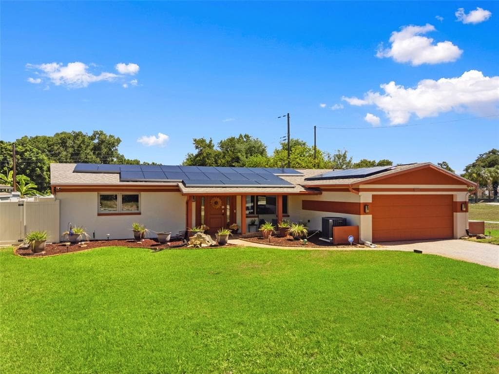 5915 46TH AVENUE N, KENNETH CITY, FL 33709 — zdjęcie 2