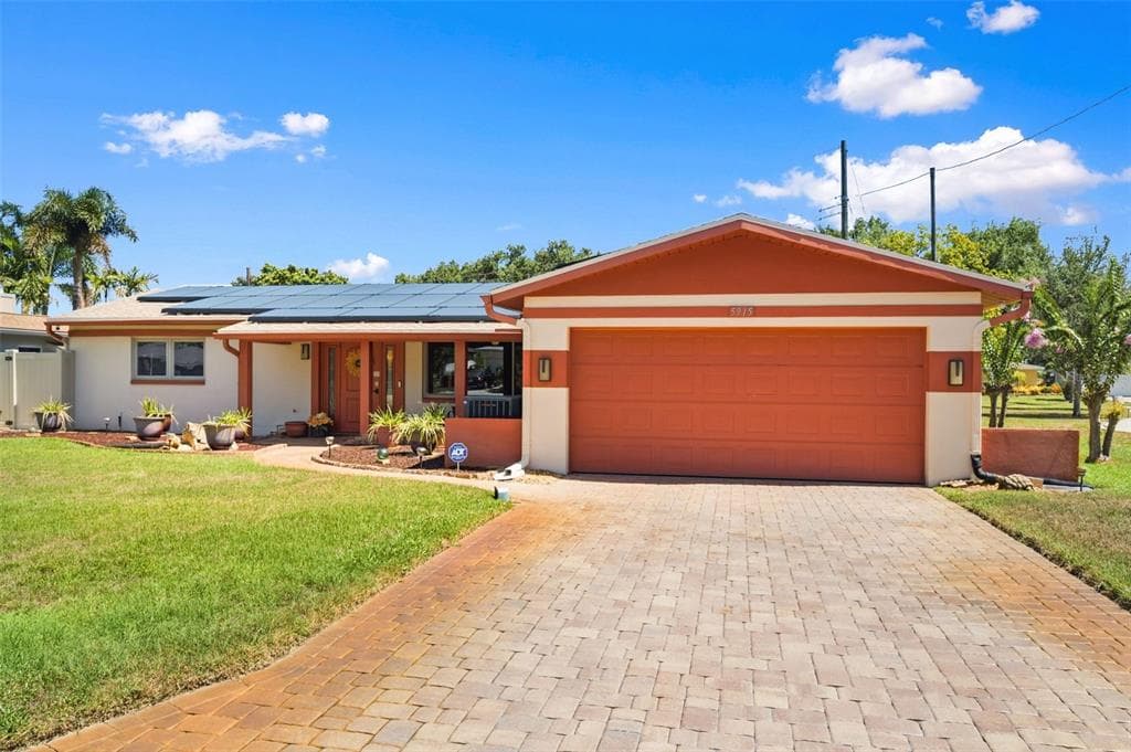 5915 46TH AVENUE N, KENNETH CITY, FL 33709