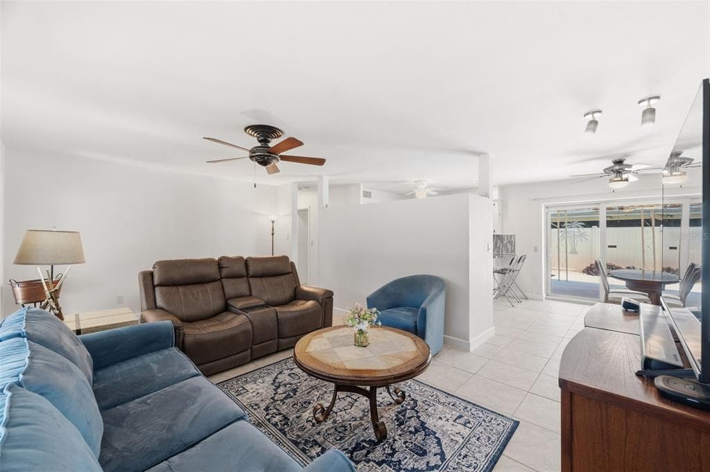 5915 46TH AVENUE N, KENNETH CITY, FL 33709 — zdjęcie 5